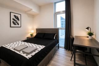 Modern 2BR Oasis Sleeps up to 6 with private balcony - 0