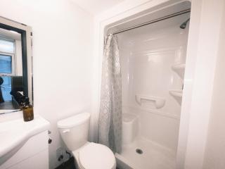 Modern 2BR Oasis Sleeps up to 6 with private balcony - 7