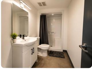 Modern 2BR Oasis Sleeps up to 6 with private balcony - 8