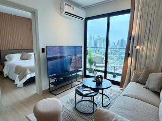 Luxury Quiet Retreat at The Hub - 0