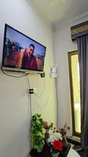 Double bed available for rent in reasonable price, - 4