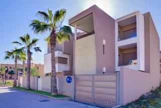 Luxury Beachfront Apartment | Pool & Ocean View - 3