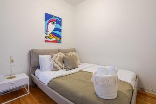 Grand 4BR – Your Spacious Mont-Royal Retreat - 3