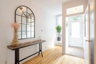 Grand 4BR – Your Spacious Mont-Royal Retreat - 1