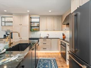 Luxury Condo E1 Hot tub at Wapato Point Chelan - 7