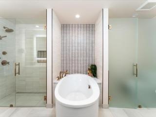 Luxury Condo E1 Hot tub at Wapato Point Chelan - 6