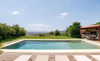 Luxury Apartment with Pool - 3
