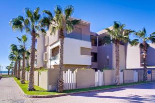 Luxury Beachfront Apartment | Pool & Ocean View - 5