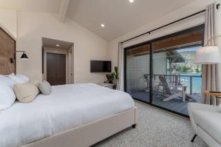 High-end Lakefront Condo B6 Wapato Point Chelan - 9