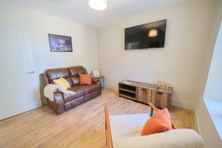 3 Bedroom Foyle View House By Travel Lets Short Term Rental Agency Derry City - 5