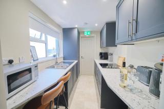 3 Bedroom Foyle View House By Travel Lets Short Term Rental Agency Derry City - 2