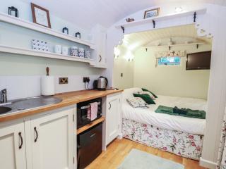 Woodlands Retreat Shepherd's Hut - 1