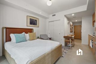 Downtown Studio with Pool, Gym & Movie Theater - 9
