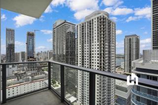 Downtown Studio with Pool, Gym & Movie Theater - 7