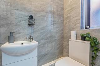 Stylish Studio Apartment B with Parking & Self Check-In in Ilkeston - 7