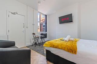 Stylish Studio Apartment B with Parking & Self Check-In in Ilkeston - 0