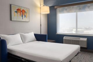 Holiday Inn Express & Suites Vaughan-Southwest by IHG - 6