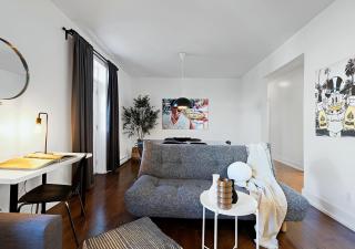 LiV MTL Chic Spacious 4BR Rooftop Suite Near Downtown Montreal - 1