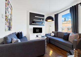 LiV MTL Chic Spacious 4BR Rooftop Suite Near Downtown Montreal - 0