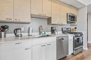 Modern Harbor Point Apt Waterfront Living - 2
