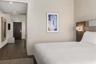 Holiday Inn Express & Suites Vaughan-Southwest by IHG - 1