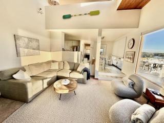 Whidbey Island 2 Bedroom Retreat with Shared Summer Pool Beach Access and Fast WiFi - 8