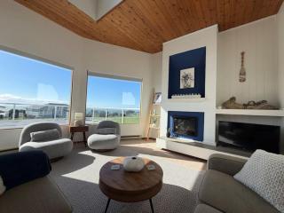 Whidbey Island 2 Bedroom Retreat with Shared Summer Pool Beach Access and Fast WiFi - 7