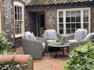 Luxury Cottage, Two Ensuite Bathrooms, Close to Quay, Quite Location - 9