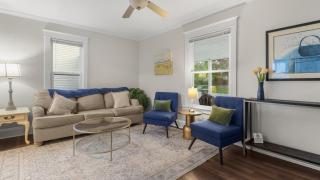 Home in DT Libertyville great for Navy Graduations - 9