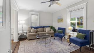 Home in DT Libertyville great for Navy Graduations - 8