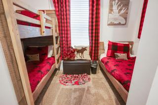 Moose Haven - Hot Tub, Walk to Lake, AC, Fire Pit, Pet Friendly - 9