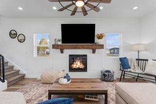 Tan Lines and Shorelines Lake House - Sleeps 16, Hot Tub, Game Room, Fire Pit - 7
