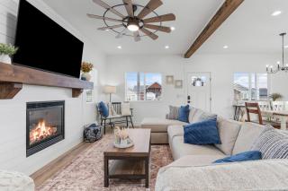 Tan Lines and Shorelines Lake House - Sleeps 16, Hot Tub, Game Room, Fire Pit - 4