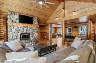 Hidden Pines - Yellowstone, Hot Tub, Sleeps 21 - 9
