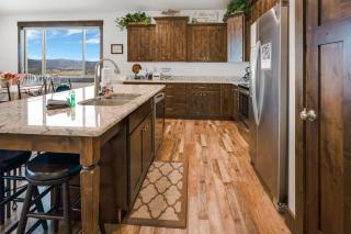 Baileys Bungalow - Hot Tub, Fire Pit and Lake Views - 6