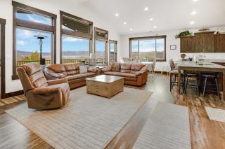 Baileys Bungalow - Hot Tub, Fire Pit and Lake Views - 3