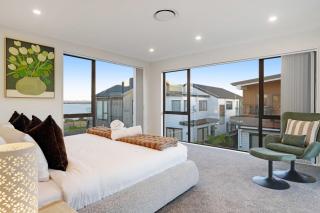 Hobsonville Family 5BR Sanctuary with Waterviews - 8