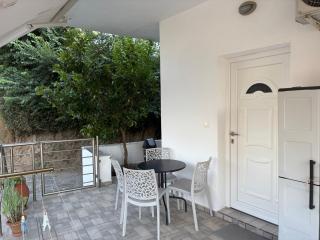 Toula' s Village Apartment - 2