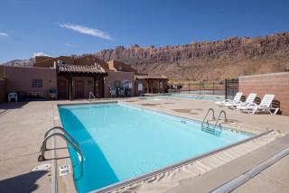 Modern Rim Village Retreat- Pool, Hot Tub, Red Rock and Mountain Views. - 5