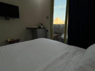 Youssef Pyrameds View INN - 5
