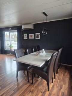 Newly Renovated House 11 guests, 5 bedrooms - 1