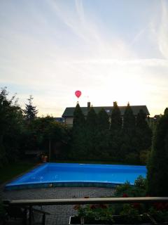Studija viloje-Quiet Apartment 15 min from Airport - 9
