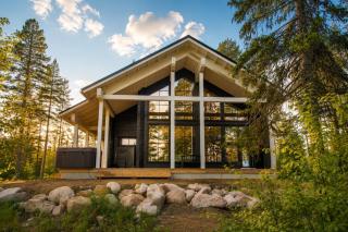 Villa Norvahovi - Lake view, sauna and wood interior - 9