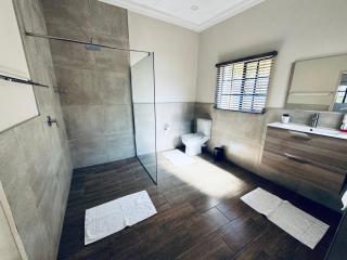 Family Garden Suite - Sleeps 4 - 1