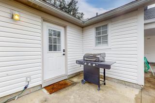 Dog-Friendly Yard! Retreat 11 Mi to Destin & Beach - 7