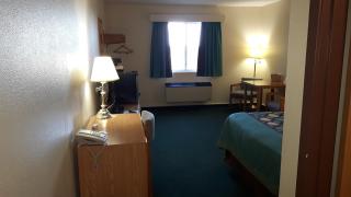 Super 8 by Wyndham Moose Jaw SK - Moose Jaw - 2