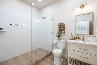 Styles Beach 1A - Beachfront Luxury Condo w/ Pool - 1