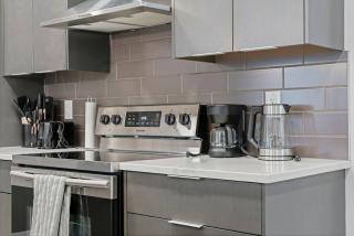 Upscale 2BR/2BA Apt | Mins to NAIT, MacEwan & DT - 5