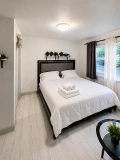 Modern 3-Bedroom Apartment Near Montreal - 1