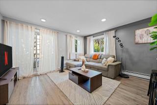 Upscale 2BR/2BA Apt | Mins to NAIT, MacEwan & DT - 3